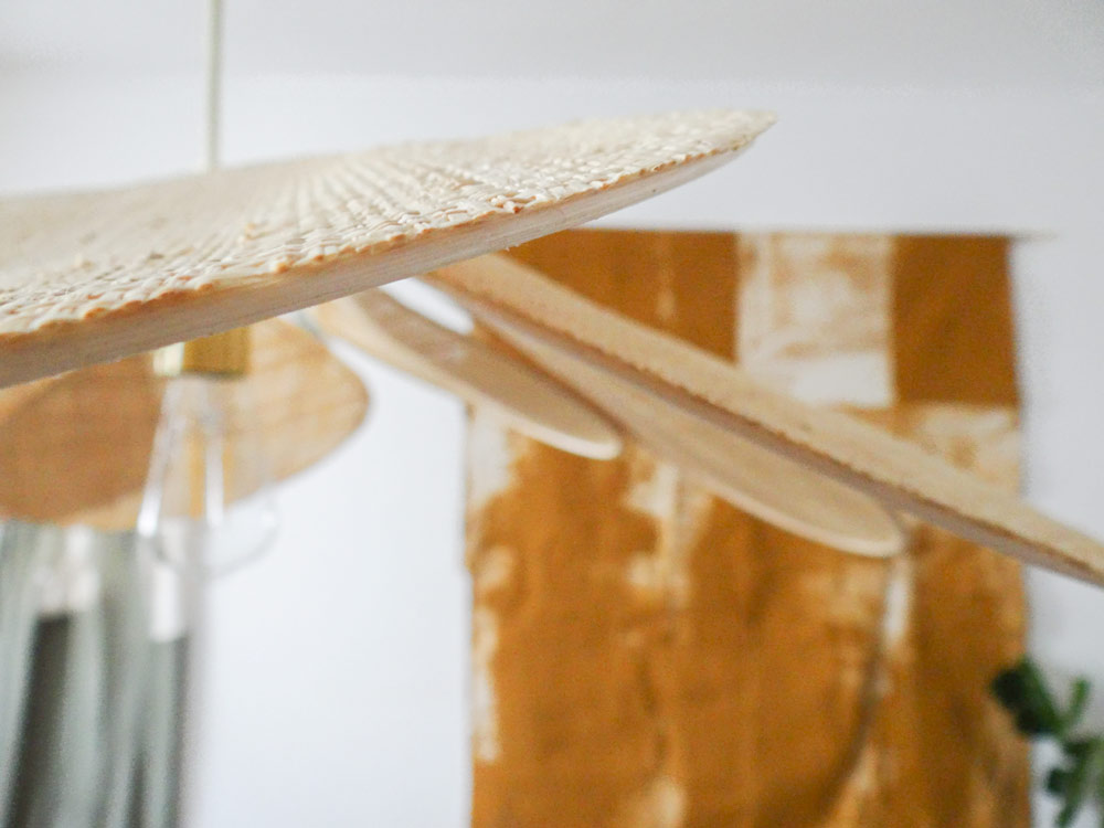 pale-raphia-detail suspension pale raphia